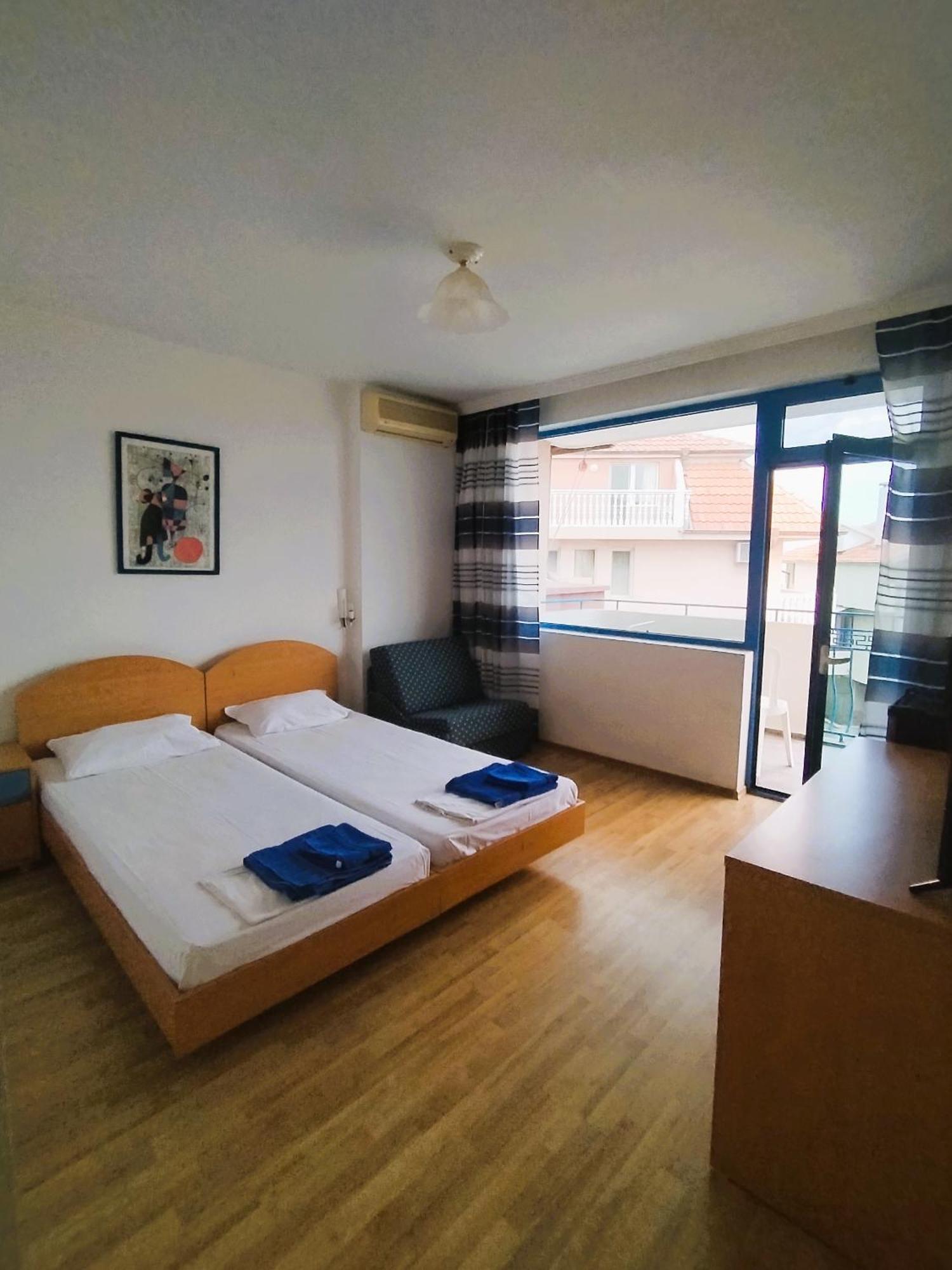 Lira Sto Apartments Pomorie Exterior foto