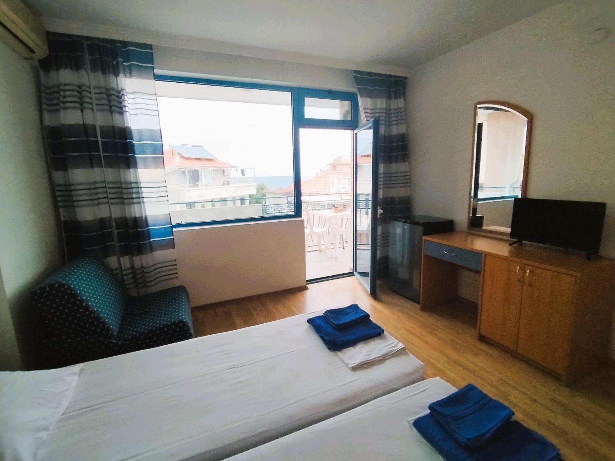 Lira Sto Apartments Pomorie Exterior foto