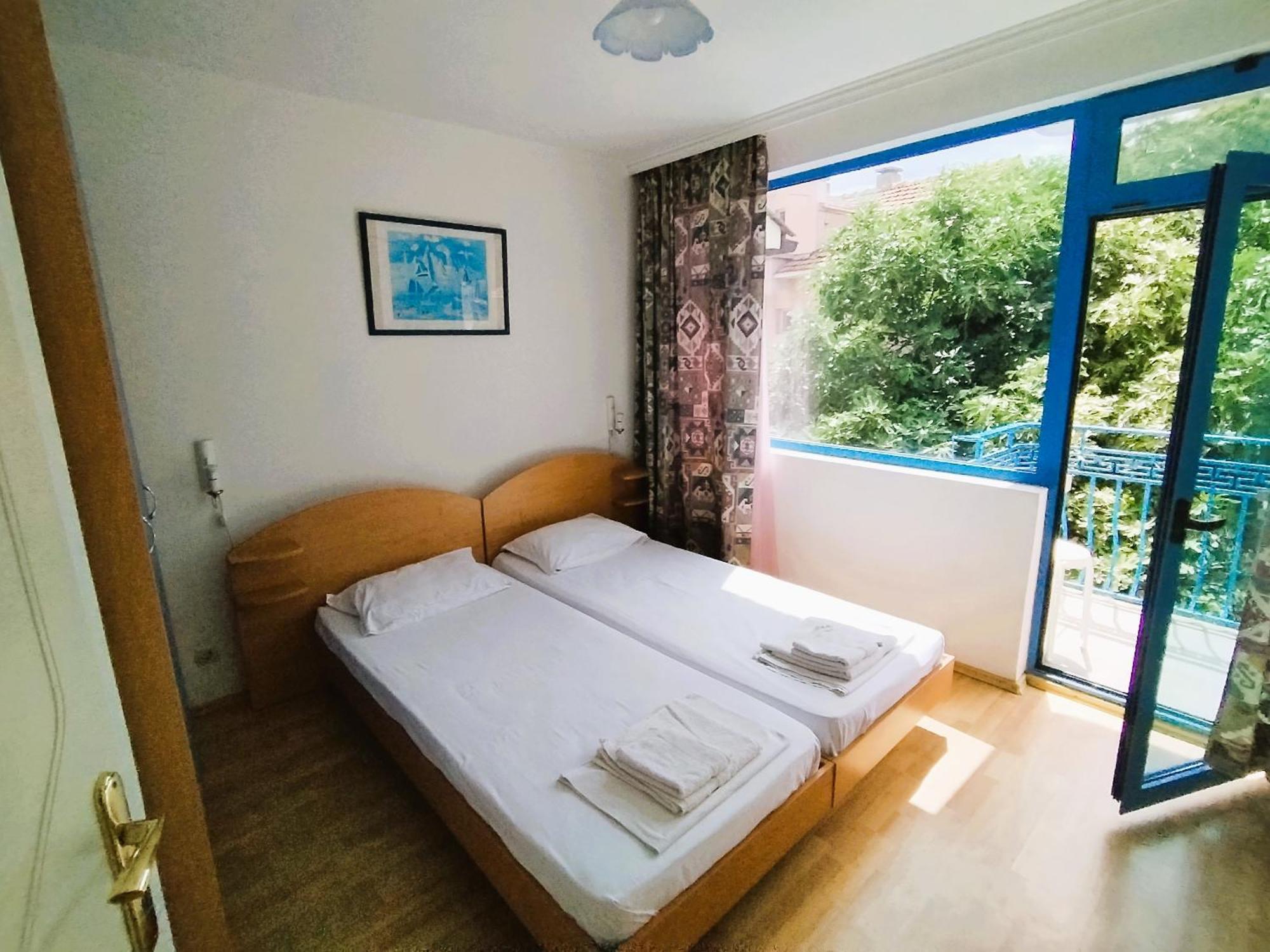Lira Sto Apartments Pomorie Exterior foto