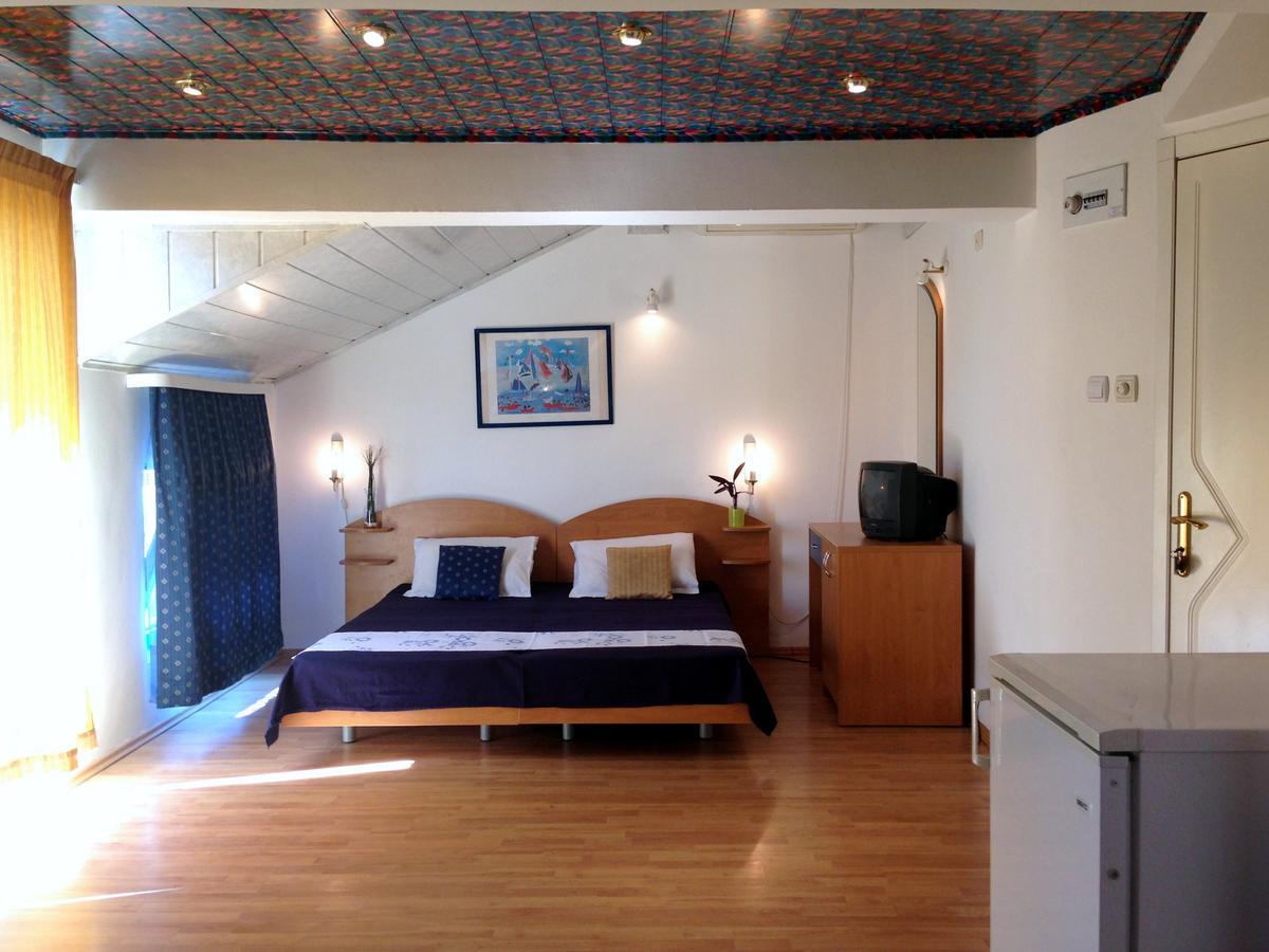 Lira Sto Apartments Pomorie Exterior foto